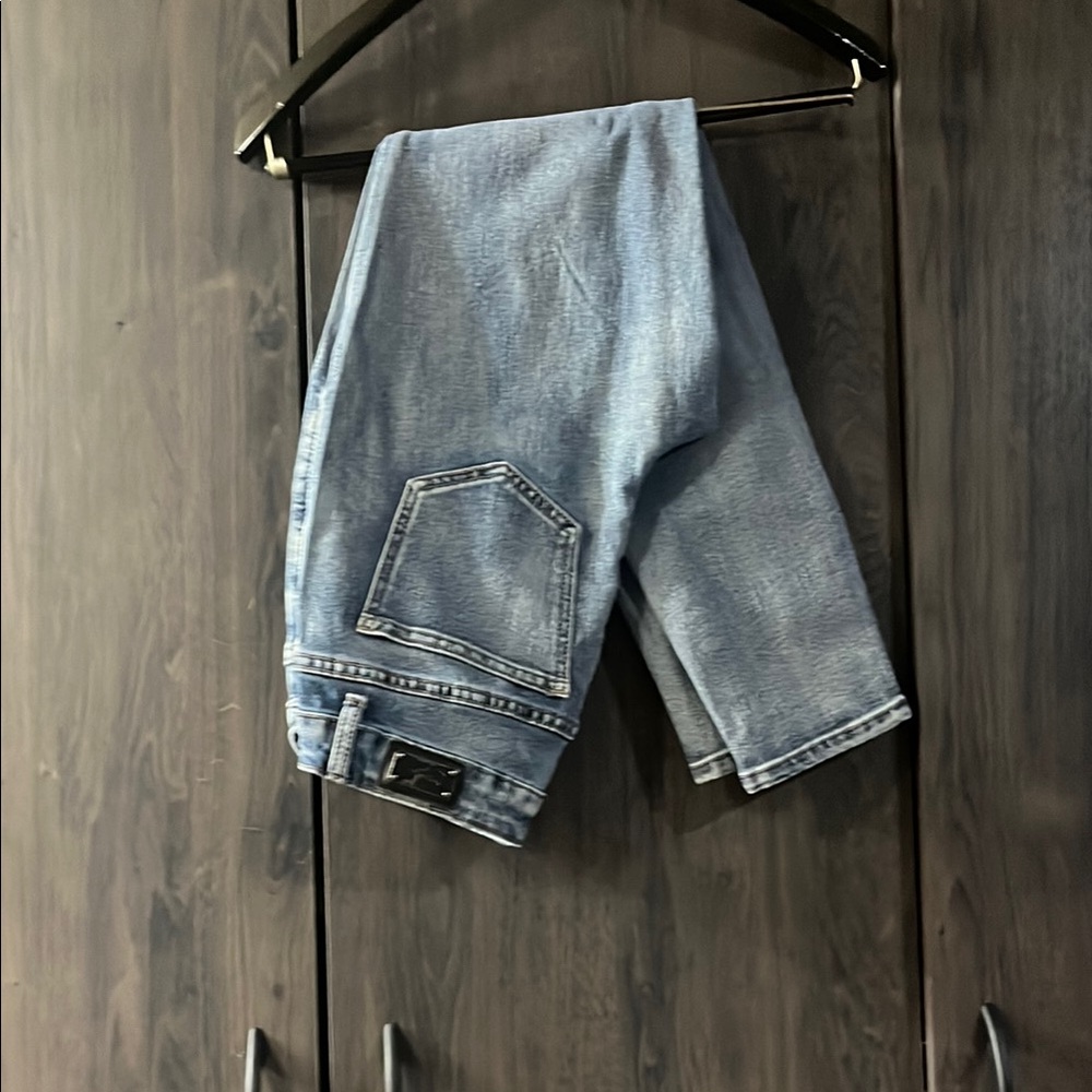 FLASH SALE! 
Earl Skinny Ankle Jeans size 6